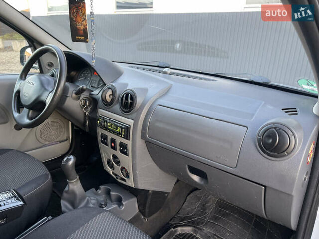 Белый Дачия Логан, объемом двигателя 1.5 л и пробегом 217 тыс. км за 6200 $, фото 26 на Automoto.ua
