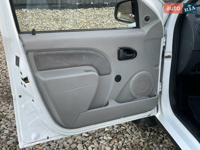 Белый Дачия Логан, объемом двигателя 1.5 л и пробегом 217 тыс. км за 6200 $, фото 22 на Automoto.ua