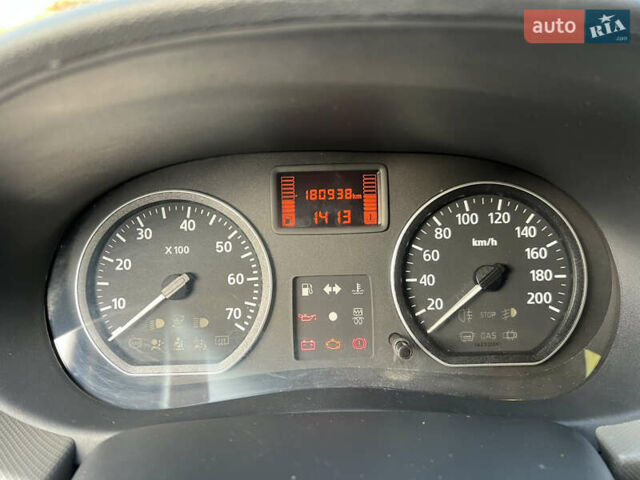 Дачія Logan 2012 у Рівному на Automoto.ua Білий Дачія Logan, об'ємом двигуна 1.6 л та пробігом 181 тис. км за 5200 $, фото 9 на Automoto.ua