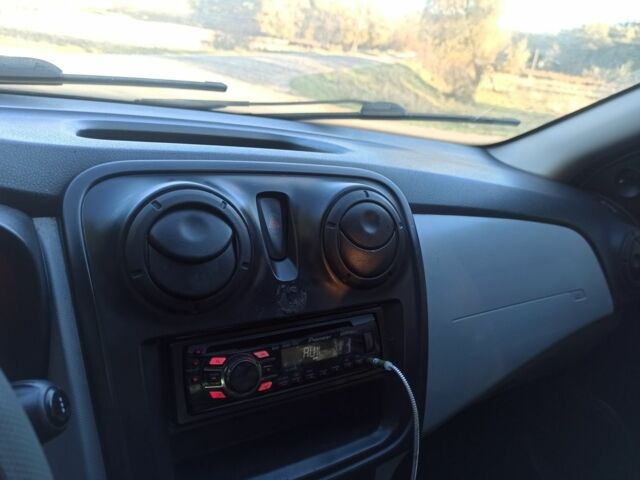 Білий Дачія Logan, об'ємом двигуна 0 л та пробігом 178 тис. км за 3750 $, фото 3 на Automoto.ua