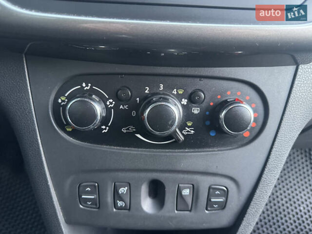 Дачія Logan 2015 у Хмельницькому на Automoto.ua Білий Дачія Logan, об'ємом двигуна 1.5 л та пробігом 290 тис. км за 6800 $, фото 26 на Automoto.ua