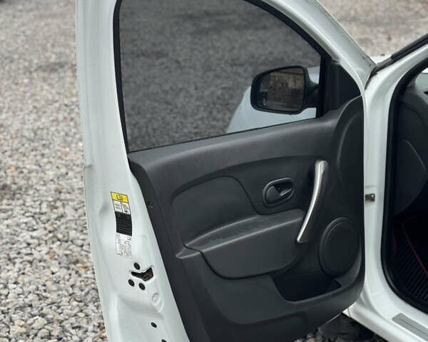 Белый Дачия Логан, объемом двигателя 1.46 л и пробегом 290 тыс. км за 6400 $, фото 35 на Automoto.ua