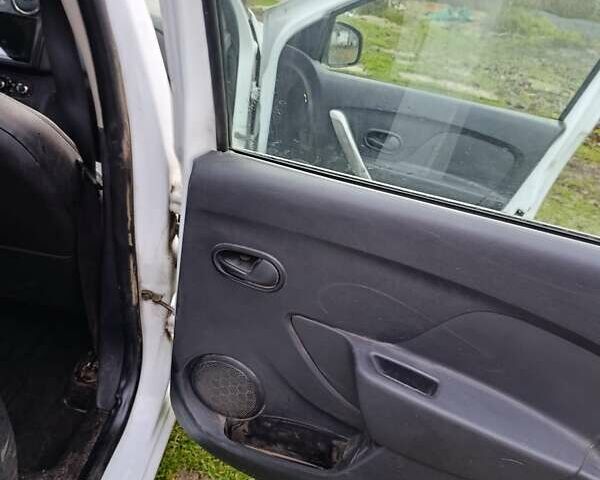 Белый Дачия Логан, объемом двигателя 1.5 л и пробегом 242 тыс. км за 6434 $, фото 17 на Automoto.ua