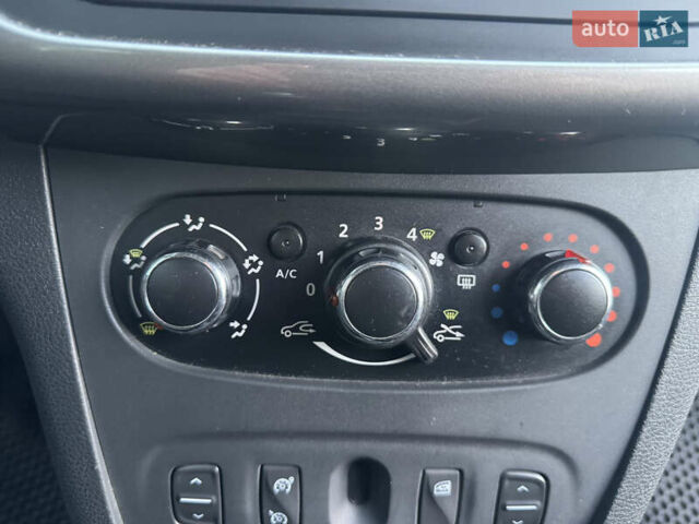 Дачія Logan 2015 у Хмельницькому на Automoto.ua Білий Дачія Logan, об'ємом двигуна 1.5 л та пробігом 290 тис. км за 6800 $, фото 25 на Automoto.ua