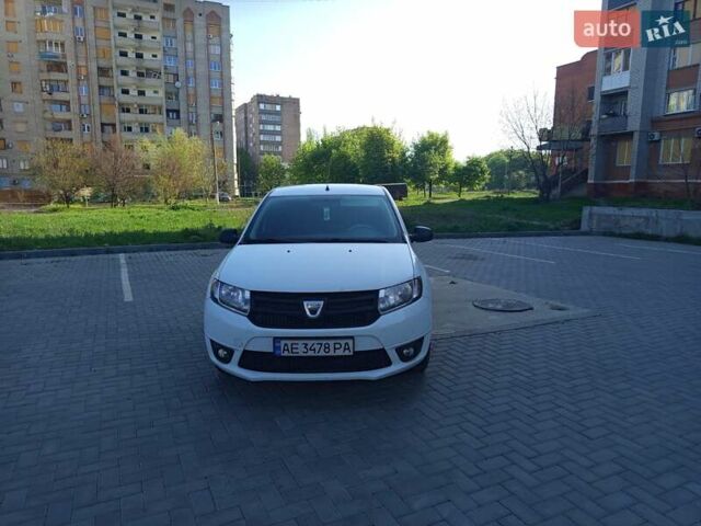 Белый Дачия Логан, объемом двигателя 1.2 л и пробегом 180 тыс. км за 6400 $, фото 1 на Automoto.ua