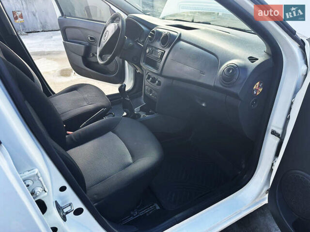 Белый Дачия Логан, объемом двигателя 1.2 л и пробегом 448 тыс. км за 3550 $, фото 6 на Automoto.ua