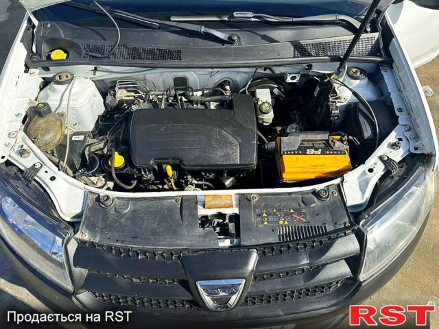 Белый Дачия Логан, объемом двигателя 1.1 л и пробегом 448 тыс. км за 3550 $, фото 5 на Automoto.ua