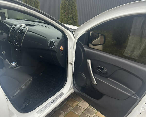 Белый Дачия Логан, объемом двигателя 1.5 л и пробегом 282 тыс. км за 7000 $, фото 4 на Automoto.ua