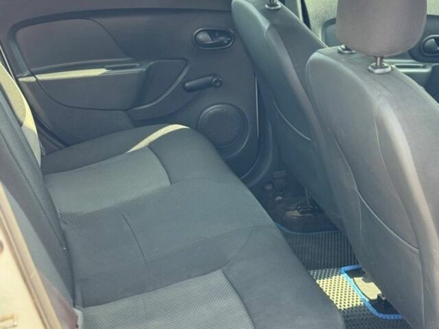 Белый Дачия Логан, объемом двигателя 1.1 л и пробегом 200 тыс. км за 4350 $, фото 9 на Automoto.ua