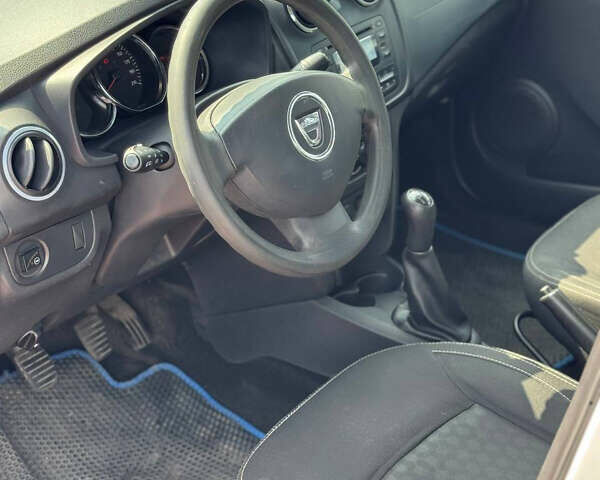 Білий Дачія Logan, об'ємом двигуна 1.2 л та пробігом 300 тис. км за 4200 $, фото 9 на Automoto.ua