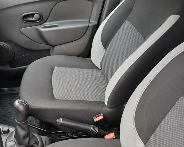 Белый Дачия Логан, объемом двигателя 1.2 л и пробегом 133 тыс. км за 5850 $, фото 10 на Automoto.ua