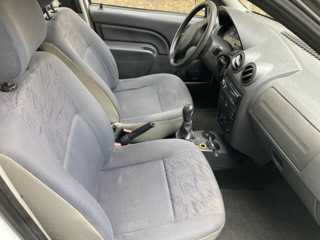 Белый Дачия Логан, объемом двигателя 1.4 л и пробегом 259 тыс. км за 3300 $, фото 7 на Automoto.ua