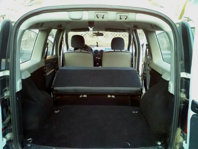 Білий Дачія Logan, об'ємом двигуна 1.4 л та пробігом 222 тис. км за 3499 $, фото 20 на Automoto.ua