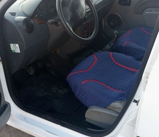 Белый Дачия Логан, объемом двигателя 1.6 л и пробегом 410 тыс. км за 3399 $, фото 4 на Automoto.ua