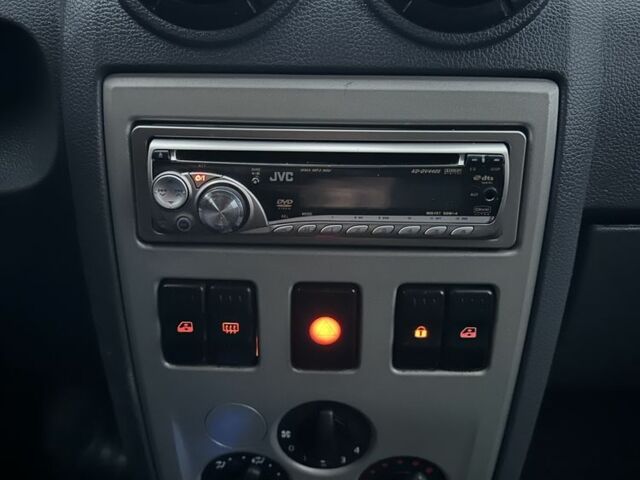 Білий Дачія Logan, об'ємом двигуна 1.6 л та пробігом 250 тис. км за 3600 $, фото 16 на Automoto.ua