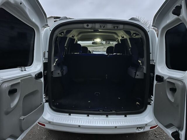 Білий Дачія Logan, об'ємом двигуна 1.6 л та пробігом 250 тис. км за 3600 $, фото 3 на Automoto.ua