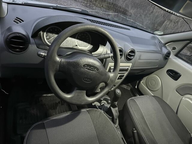 Білий Дачія Logan, об'ємом двигуна 1.6 л та пробігом 250 тис. км за 3600 $, фото 4 на Automoto.ua