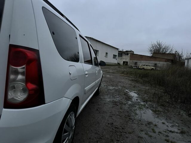 Білий Дачія Logan, об'ємом двигуна 1.6 л та пробігом 250 тис. км за 3600 $, фото 12 на Automoto.ua