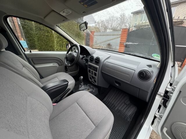 Белый Дачия Логан, объемом двигателя 1.4 л и пробегом 177 тыс. км за 5499 $, фото 5 на Automoto.ua