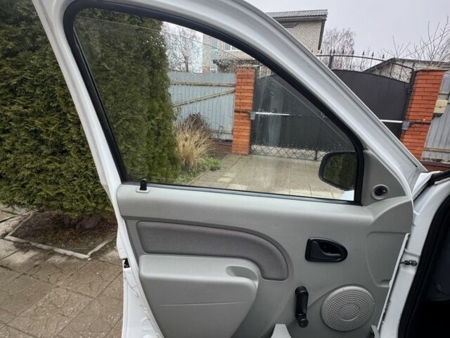 Белый Дачия Логан, объемом двигателя 1.4 л и пробегом 177 тыс. км за 5499 $, фото 15 на Automoto.ua