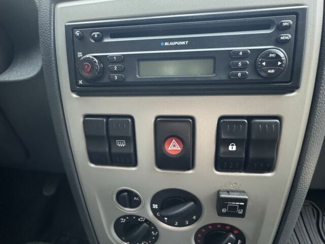 Белый Дачия Логан, объемом двигателя 1.4 л и пробегом 177 тыс. км за 5499 $, фото 10 на Automoto.ua