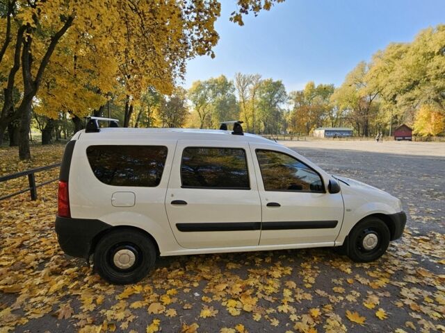 Білий Дачія Logan, об'ємом двигуна 1.5 л та пробігом 380 тис. км за 3899 $, фото 3 на Automoto.ua