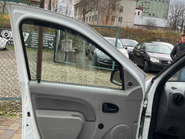 Белый Дачия Логан, объемом двигателя 1.5 л и пробегом 217 тыс. км за 6600 $, фото 14 на Automoto.ua