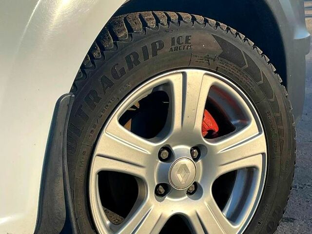 Білий Дачія Logan, об'ємом двигуна 1.6 л та пробігом 165 тис. км за 5900 $, фото 3 на Automoto.ua