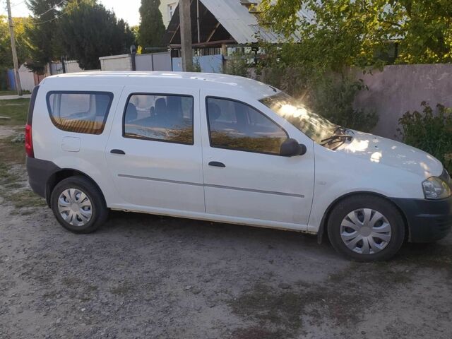 Белый Дачия Логан, объемом двигателя 1.6 л и пробегом 200 тыс. км за 4999 $, фото 1 на Automoto.ua