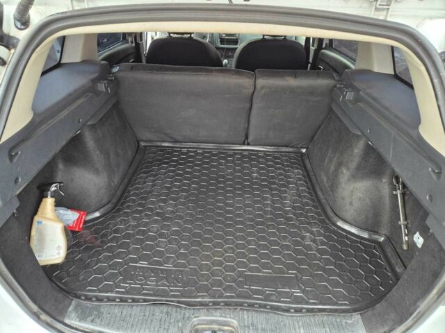 Белый Дачия Логан, объемом двигателя 1.1 л и пробегом 248 тыс. км за 6100 $, фото 11 на Automoto.ua