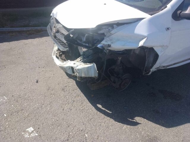 Білий Дачія Logan, об'ємом двигуна 1.1 л та пробігом 155 тис. км за 1800 $, фото 3 на Automoto.ua