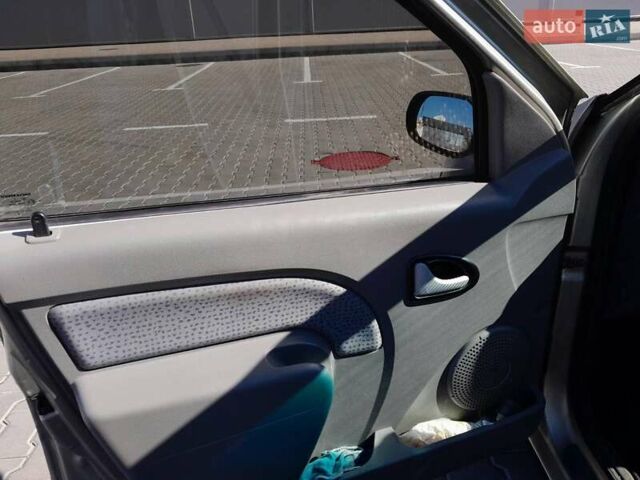 Бежевый Дачия Логан, объемом двигателя 1.6 л и пробегом 548 тыс. км за 2500 $, фото 12 на Automoto.ua