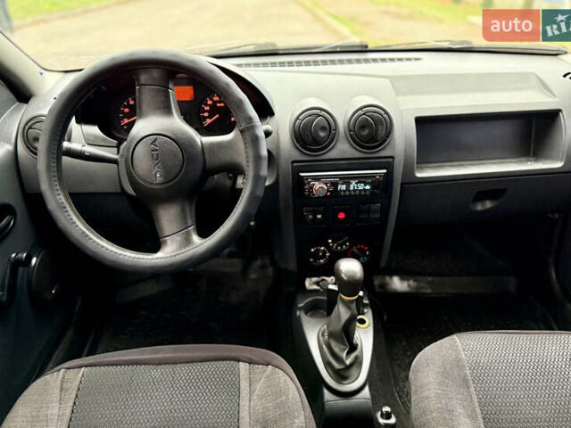 Бежевий Дачія Logan, об'ємом двигуна 1.4 л та пробігом 304 тис. км за 2000 $, фото 7 на Automoto.ua