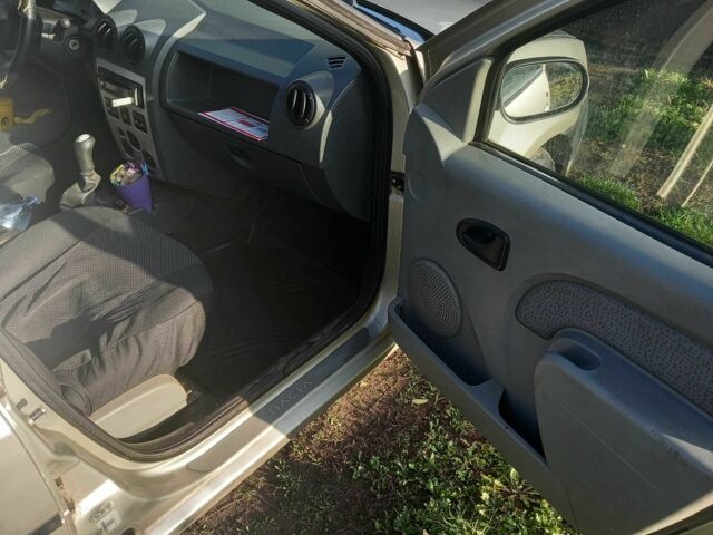 Бежевый Дачия Логан, объемом двигателя 1.4 л и пробегом 312 тыс. км за 3000 $, фото 7 на Automoto.ua