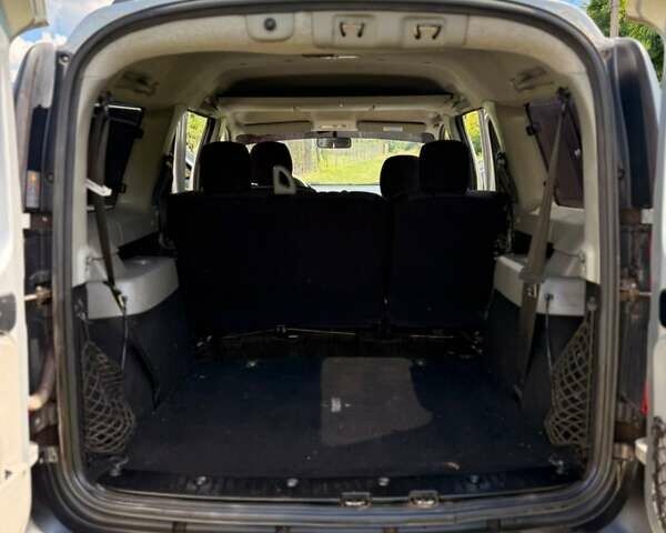 Бежевый Дачия Логан, объемом двигателя 1.6 л и пробегом 232 тыс. км за 5300 $, фото 10 на Automoto.ua