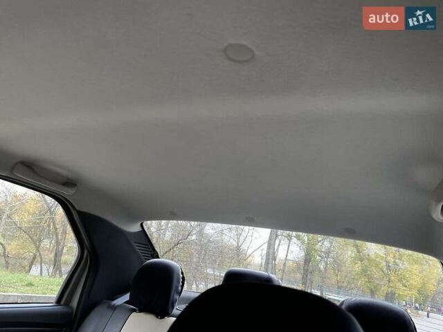 Бежевый Дачия Логан, объемом двигателя 1.4 л и пробегом 120 тыс. км за 5500 $, фото 15 на Automoto.ua