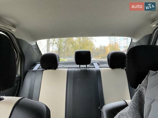 Бежевый Дачия Логан, объемом двигателя 1.4 л и пробегом 120 тыс. км за 5500 $, фото 2 на Automoto.ua