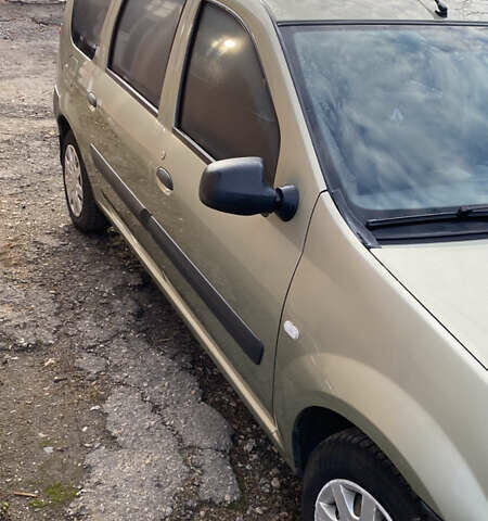 Бежевый Дачия Логан, объемом двигателя 1.6 л и пробегом 110 тыс. км за 5500 $, фото 1 на Automoto.ua