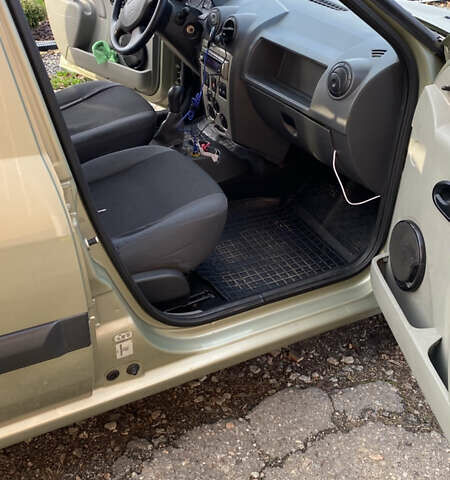 Бежевый Дачия Логан, объемом двигателя 1.6 л и пробегом 110 тыс. км за 5500 $, фото 6 на Automoto.ua