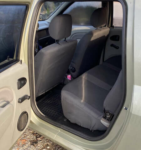 Бежевый Дачия Логан, объемом двигателя 1.6 л и пробегом 110 тыс. км за 5500 $, фото 4 на Automoto.ua