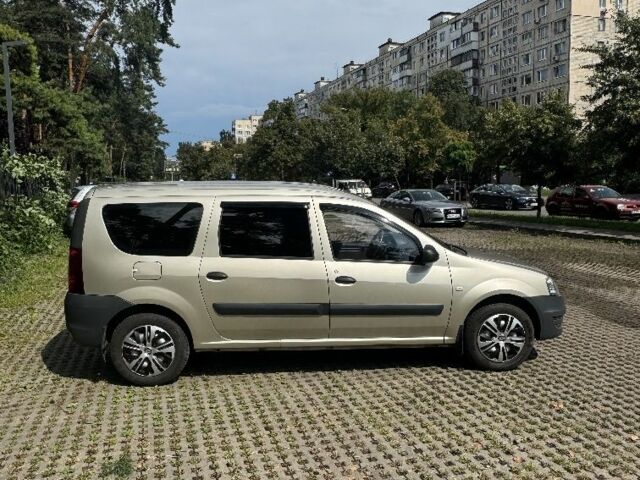Бежевый Дачия Логан, объемом двигателя 1.6 л и пробегом 120 тыс. км за 5300 $, фото 2 на Automoto.ua