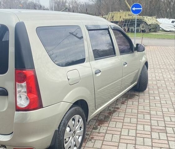 Бежевый Дачия Логан, объемом двигателя 1.6 л и пробегом 235 тыс. км за 4800 $, фото 5 на Automoto.ua