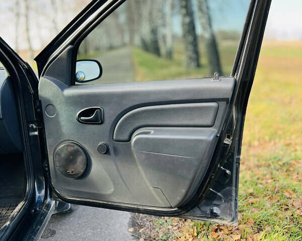 Чорний Дачія Logan, об'ємом двигуна 1.39 л та пробігом 302 тис. км за 2200 $, фото 10 на Automoto.ua