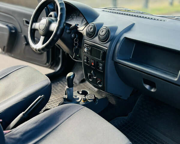 Чорний Дачія Logan, об'ємом двигуна 1.39 л та пробігом 302 тис. км за 2200 $, фото 9 на Automoto.ua