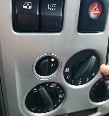 Черный Дачия Логан, объемом двигателя 1.6 л и пробегом 226 тыс. км за 4700 $, фото 4 на Automoto.ua