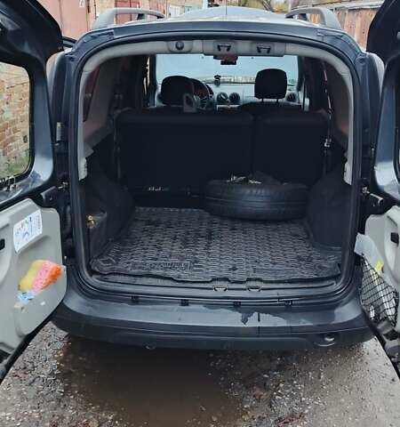 Черный Дачия Логан, объемом двигателя 1.6 л и пробегом 226 тыс. км за 4700 $, фото 3 на Automoto.ua