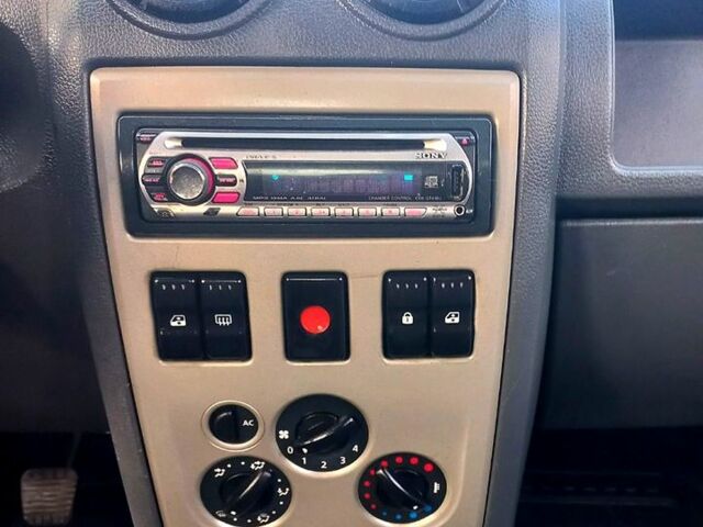 Чорний Дачія Logan, об'ємом двигуна 1.4 л та пробігом 207 тис. км за 3400 $, фото 5 на Automoto.ua