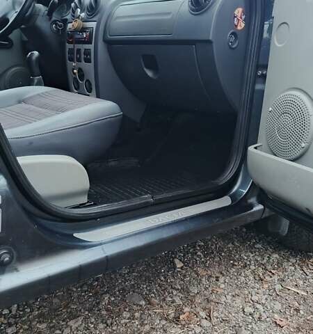 Черный Дачия Логан, объемом двигателя 1.6 л и пробегом 226 тыс. км за 4700 $, фото 22 на Automoto.ua