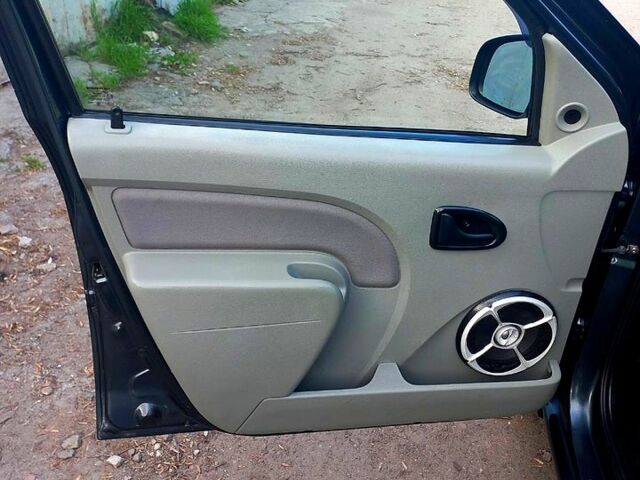 Чорний Дачія Logan, об'ємом двигуна 1.4 л та пробігом 207 тис. км за 3400 $, фото 3 на Automoto.ua