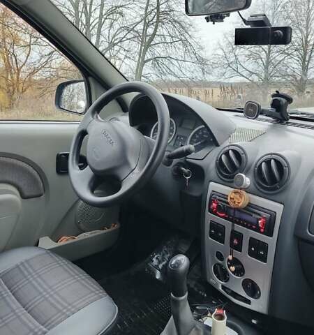 Черный Дачия Логан, объемом двигателя 1.6 л и пробегом 226 тыс. км за 4700 $, фото 13 на Automoto.ua